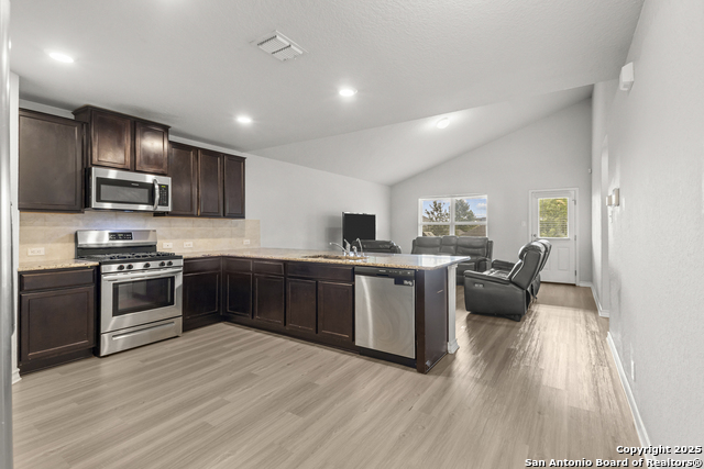 Listing photo id 7 for 9320 Cord Grass