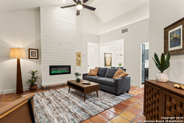 Image 4 of 17 For 5702 Spring Sunshine