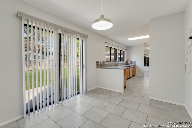 Image 11 of 33 For 7323 Belmede