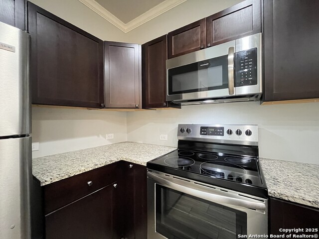 Image 12 of 39 For 6419 Melanzane Ave 3