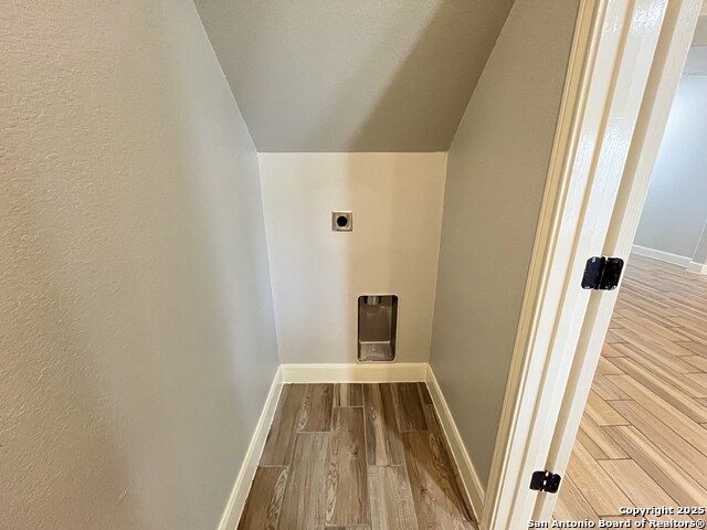 Image 32 of 39 For 6419 Melanzane Ave 3