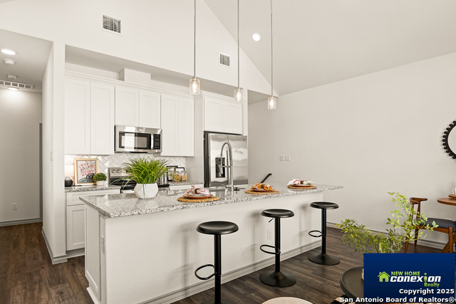 Image 11 of 35 For 310 W Evergreen St #111