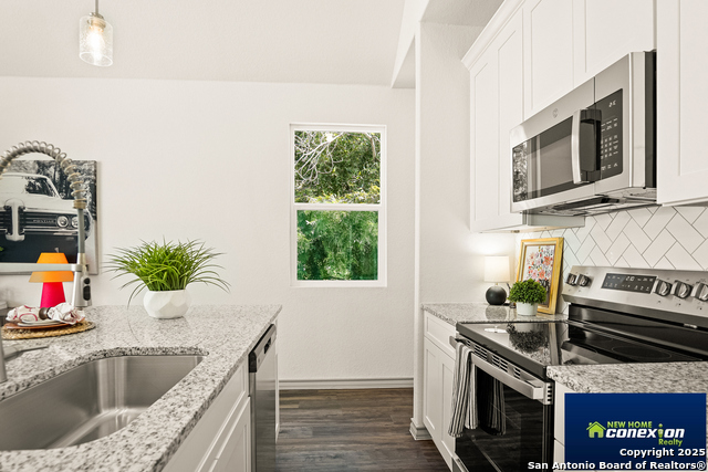 Image 12 of 35 For 310 W Evergreen St #111