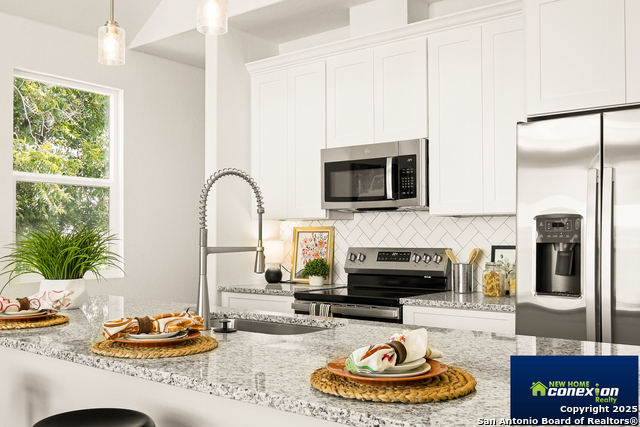 Image 16 of 35 For 310 W Evergreen St #111