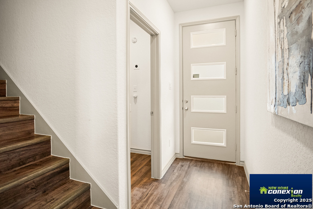 Image 17 of 35 For 310 W Evergreen St #111