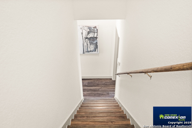 Image 18 of 35 For 310 W Evergreen St #111