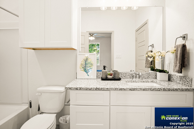 Image 21 of 35 For 310 W Evergreen St #111