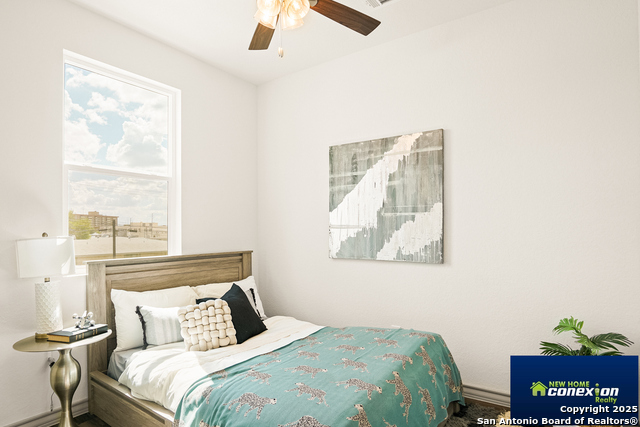 Image 26 of 35 For 310 W Evergreen St #111