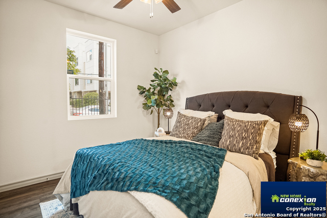 Image 27 of 35 For 310 W Evergreen St #111