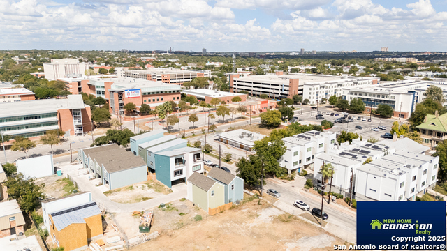 Image 5 of 35 For 310 W Evergreen St #111