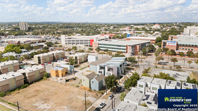 Image 6 of 35 For 310 W Evergreen St #111