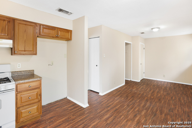 Image 10 of 21 For 10922 Wayward Dr