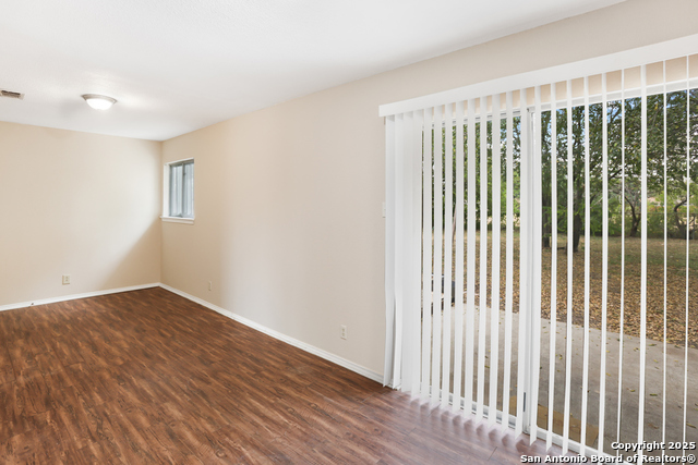 Image 11 of 21 For 10922 Wayward Dr