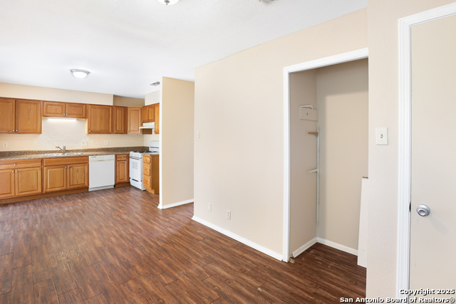 Image 9 of 21 For 10922 Wayward Dr