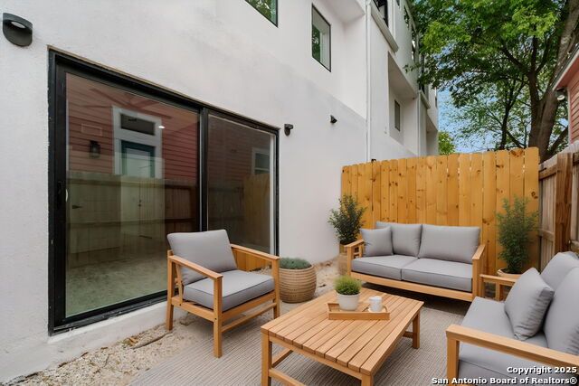 Image 10 of 39 For 308 Mesquite St S 103