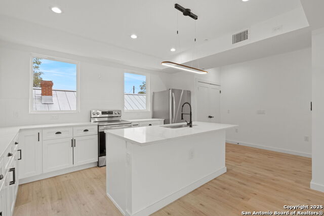 Image 14 of 39 For 308 Mesquite St S 103