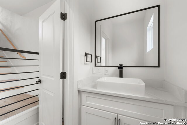 Image 21 of 39 For 308 Mesquite St S 103