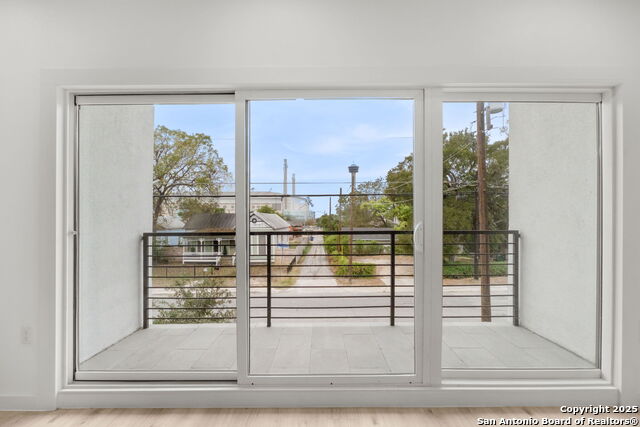 Image 22 of 39 For 308 Mesquite St S 103