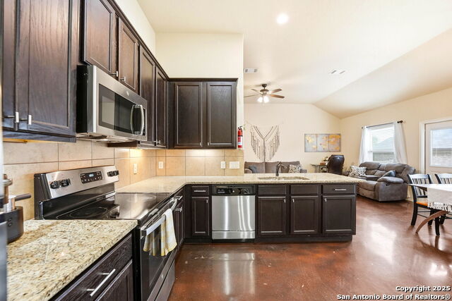 Listing photo id 9 for 10115 Westover Bluff