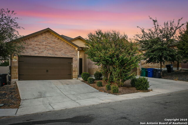 Listing photo id 0 for 10115 Westover Bluff