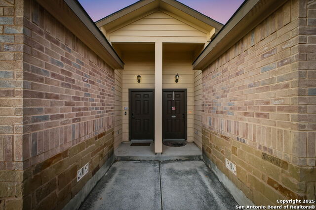 Listing photo id 1 for 10115 Westover Bluff