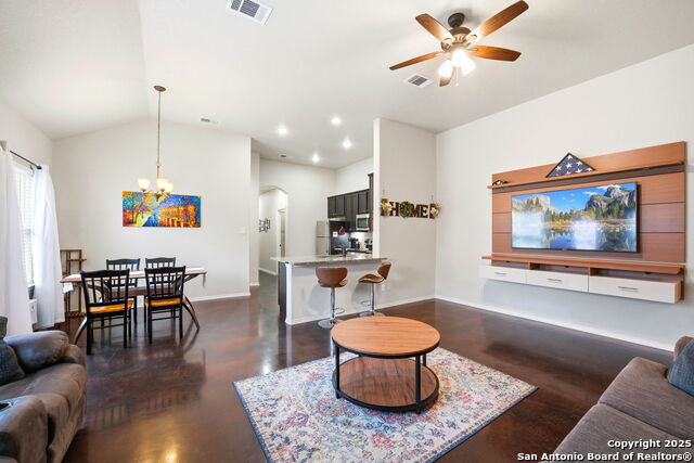 Listing photo id 4 for 10115 Westover Bluff