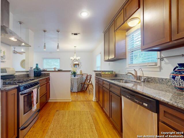 Listing photo id 5 for 357 Irvington