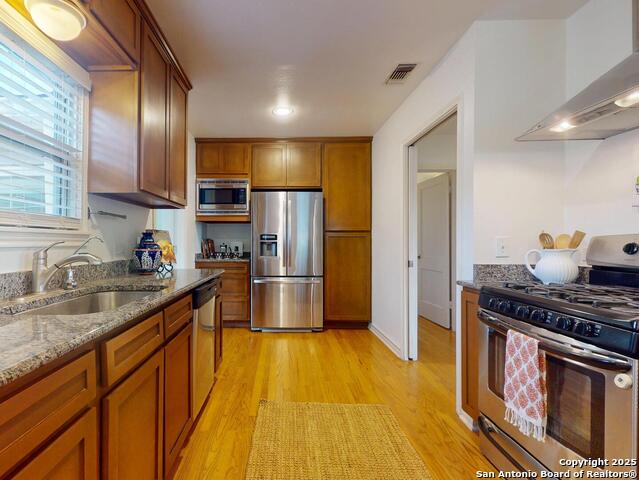Listing photo id 6 for 357 Irvington