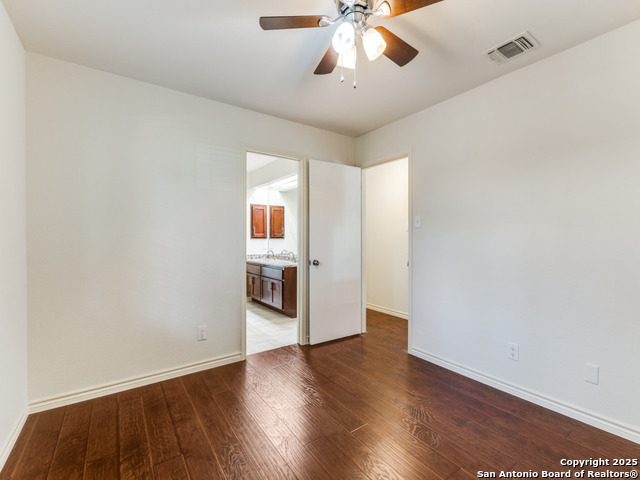 Listing photo id 13 for 13739 Oak Pebble