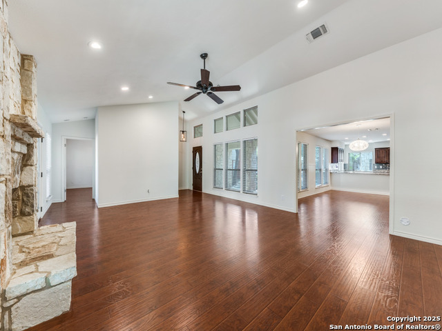 Listing photo id 1 for 13739 Oak Pebble