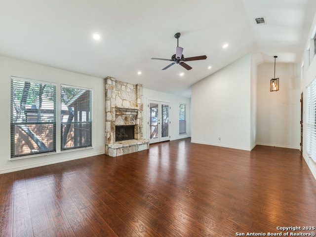 Listing photo id 4 for 13739 Oak Pebble