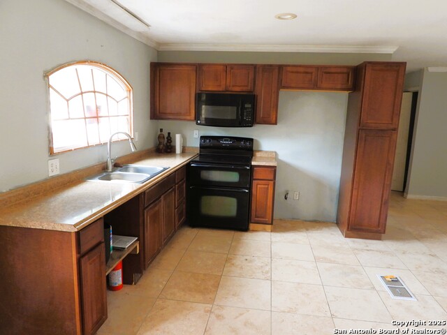 Image 16 of 43 For 213 Oak Cliff