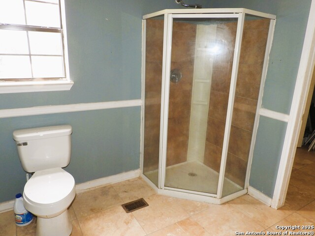 Image 19 of 43 For 213 Oak Cliff