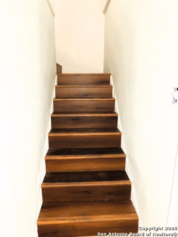 Image 21 of 43 For 213 Oak Cliff