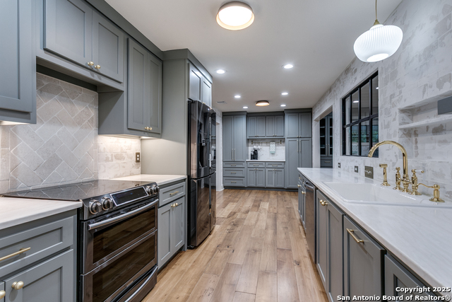 Listing photo id 12 for 502 Hickman St