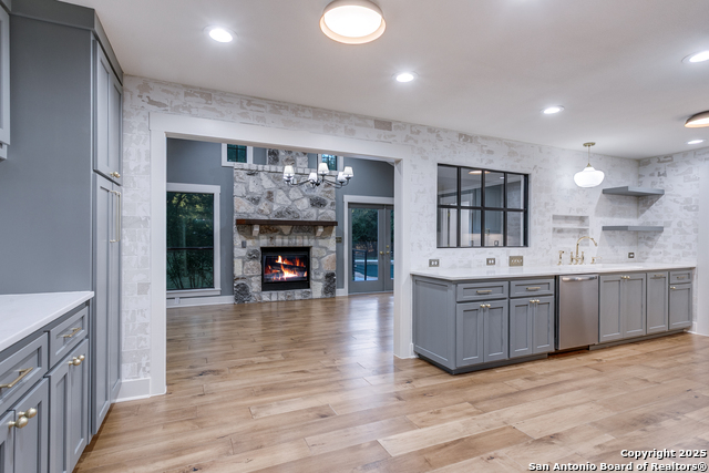 Listing photo id 13 for 502 Hickman St