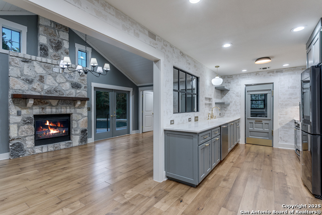 Listing photo id 14 for 502 Hickman St