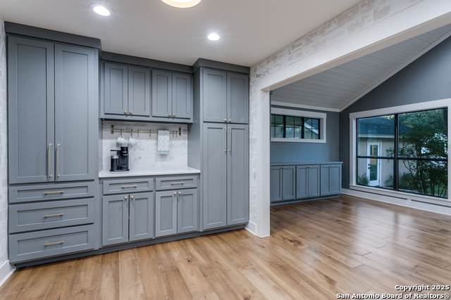 Listing photo id 15 for 502 Hickman St