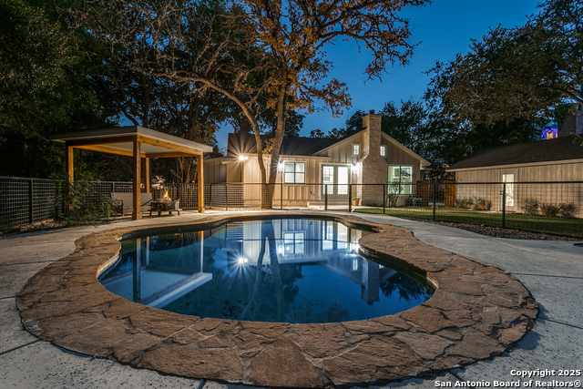 Listing photo id 31 for 502 Hickman St