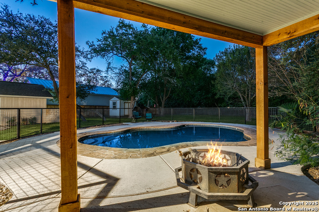 Listing photo id 32 for 502 Hickman St