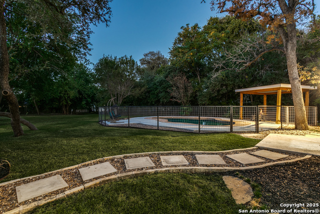 Listing photo id 33 for 502 Hickman St