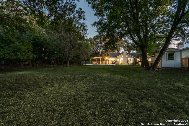 Listing photo id 39 for 502 Hickman St