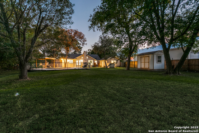 Listing photo id 40 for 502 Hickman St