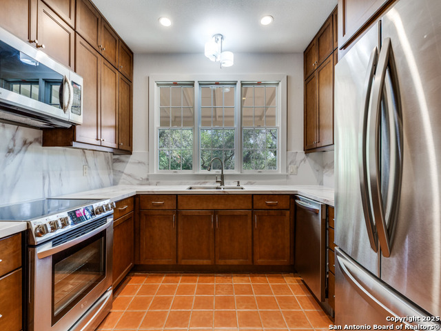 Listing photo id 8 for 14811 Willow Moss St