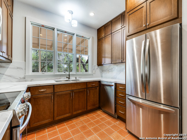 Listing photo id 9 for 14811 Willow Moss St