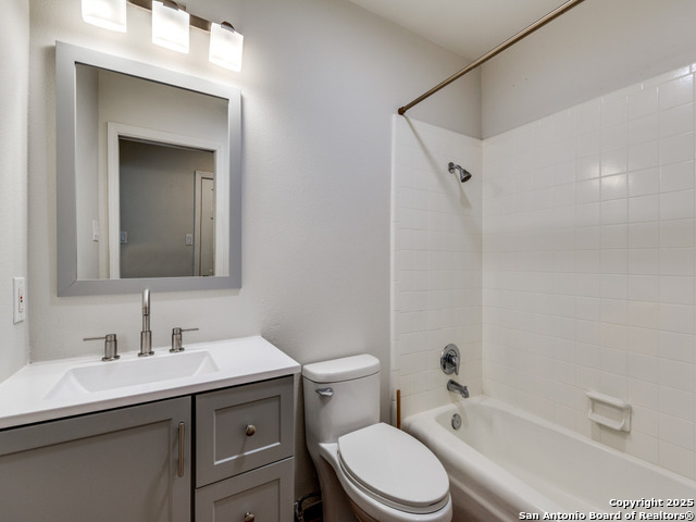 Listing photo id 13 for 14811 Willow Moss St