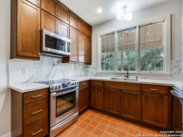 Listing photo id 7 for 14811 Willow Moss St