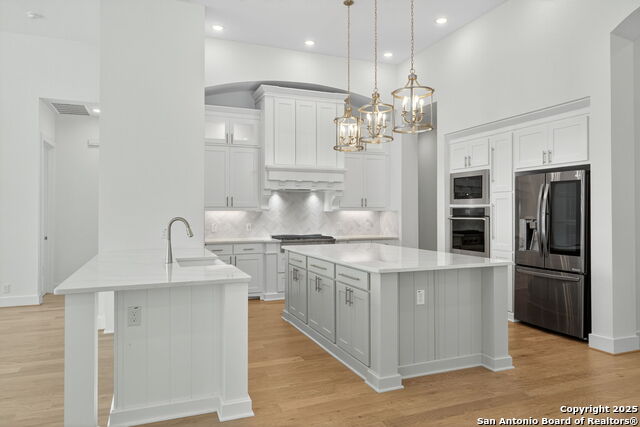 Listing photo id 11 for 8608 Shady Gate