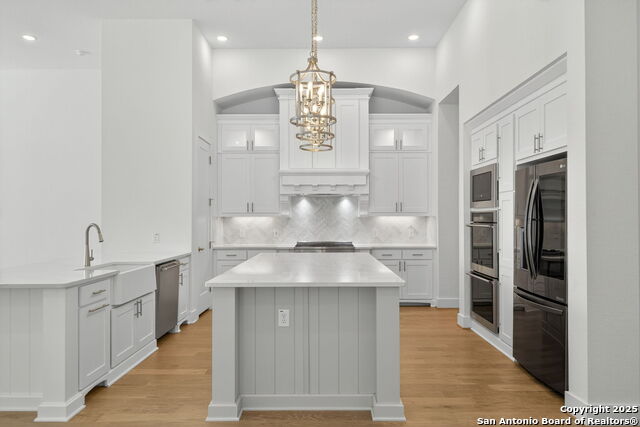 Listing photo id 12 for 8608 Shady Gate