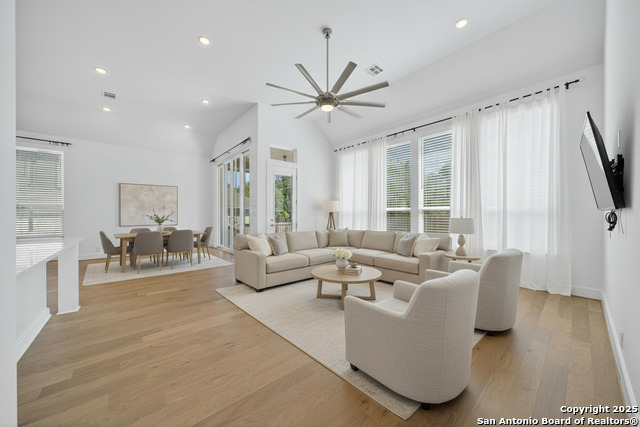 Listing photo id 14 for 8608 Shady Gate